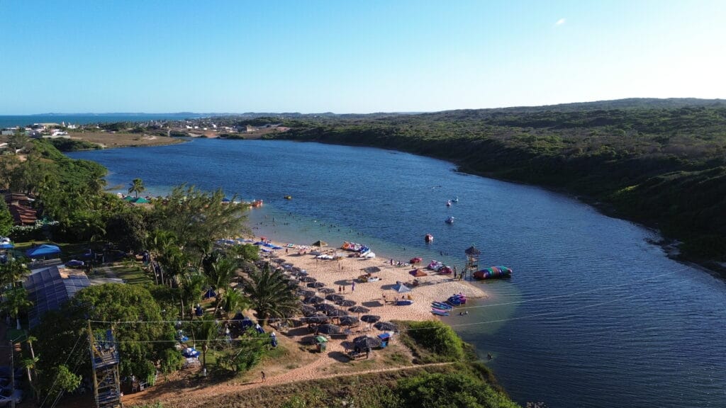 Praia de Camurupim - Conheça a melhor praia para banhistas 4 Lagoa de Arituba drone horizontal 4 1