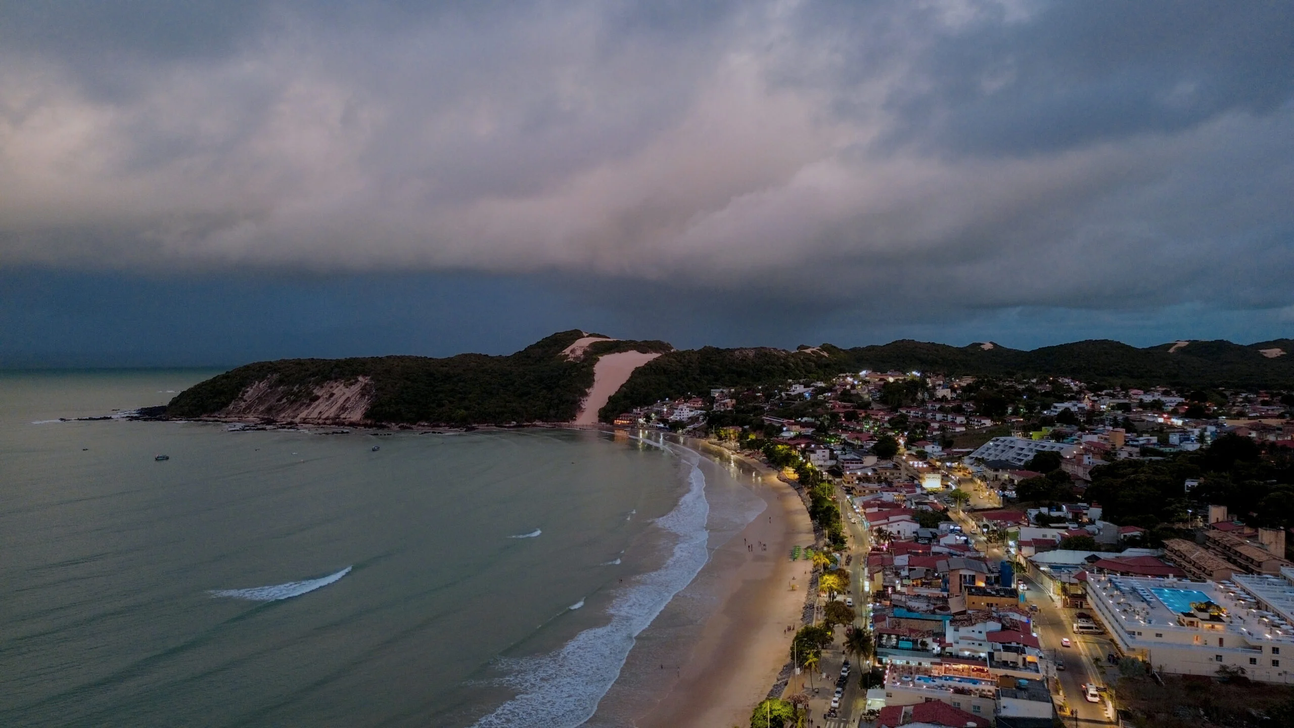 praia de ponta negra nublado